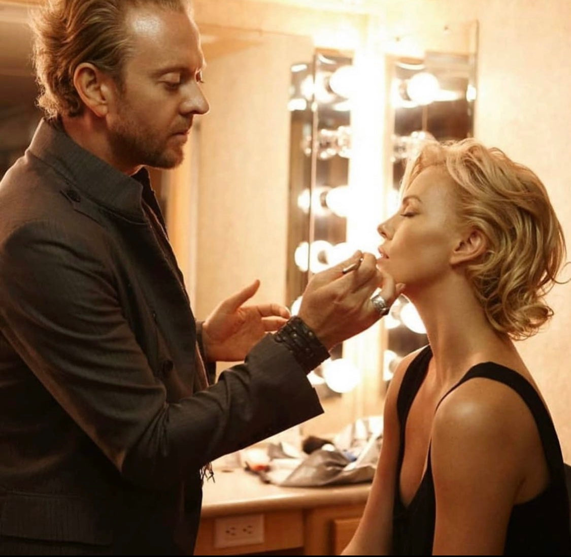 MAKEUP APPLICATION